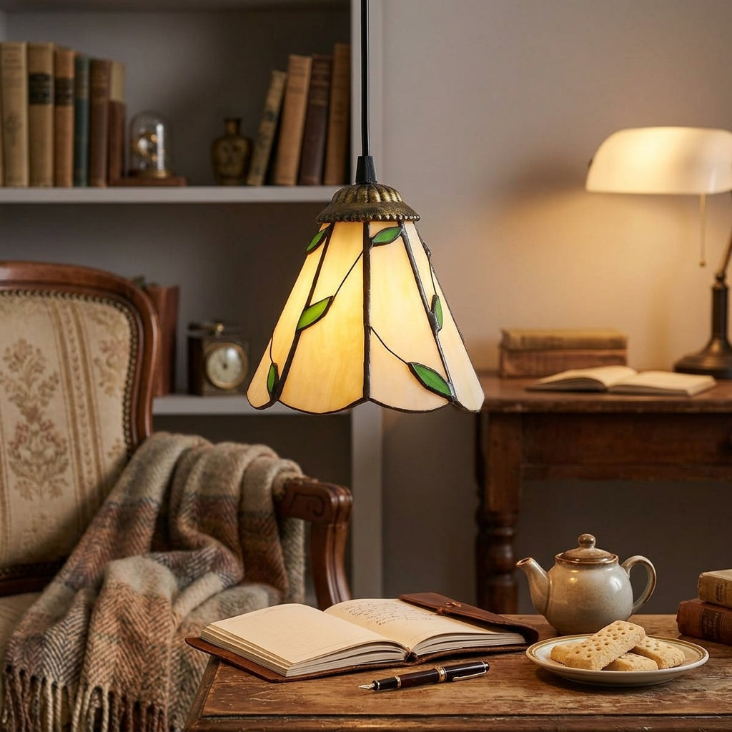 Retro Tiffany Style Stained Glass Pendant Light Traditional Farmhouse Small Pendant Lamp with Leaf Motif
