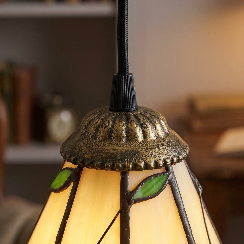 Retro Tiffany Style Stained Glass Pendant Light Traditional Farmhouse Small Pendant Lamp with Leaf Motif